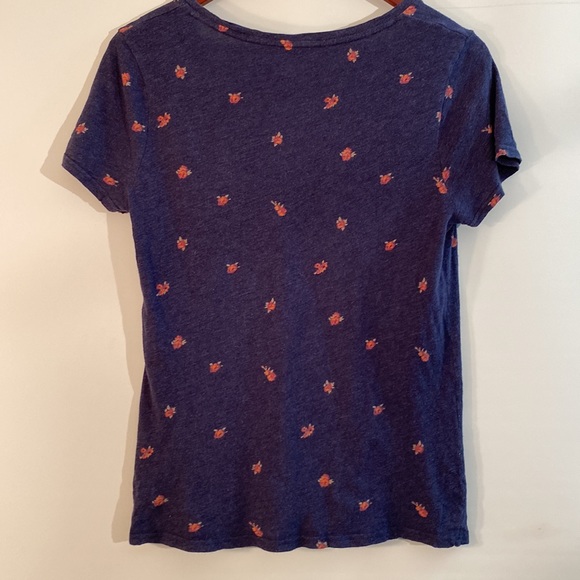 Merona - deep v-neck ladies tee. Size M - Picture 2 of 8